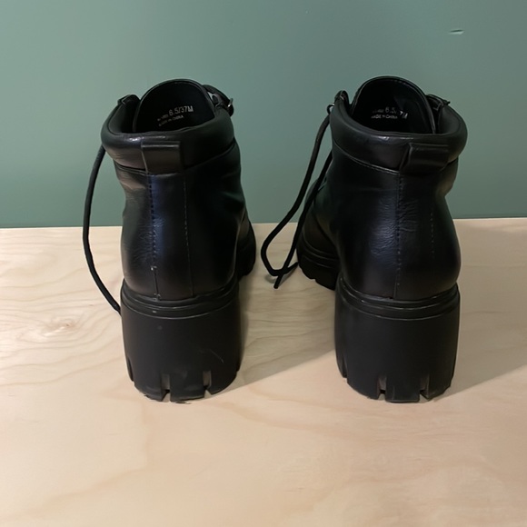 Leather ankle boots with small heel - Picture 3 of 7